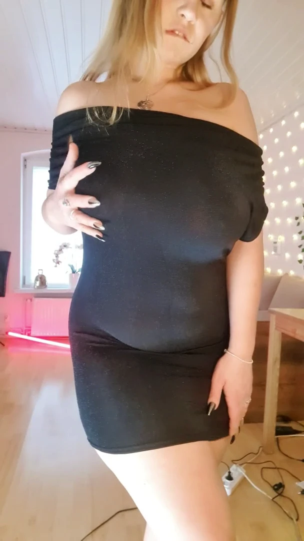 Ladies and Gentlemen, here I am, a thick, juicy slavic girl in a tight outfit, with massive, strong thighs, a protruding ass and huge tits that are about to fall out of this blouse. enjoy.