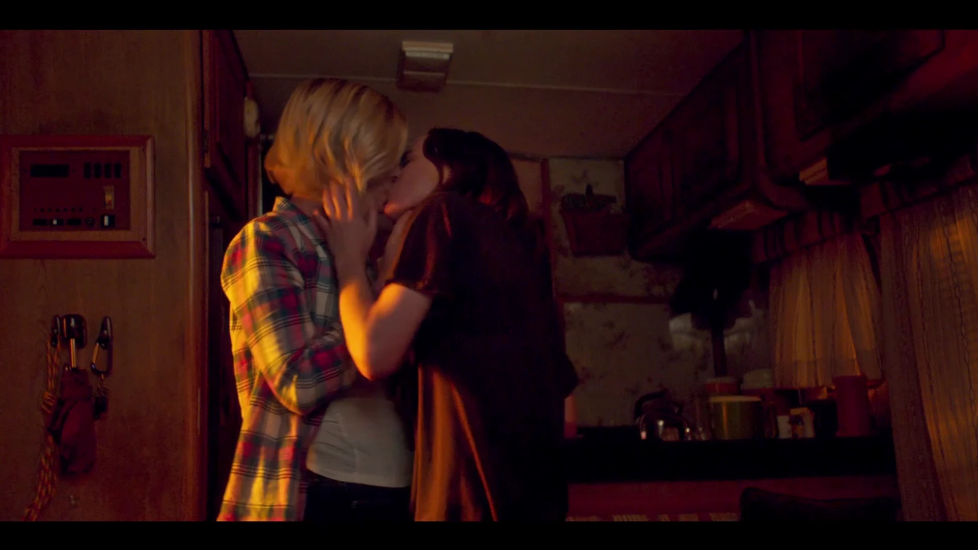 Delicious kiss between lesbians