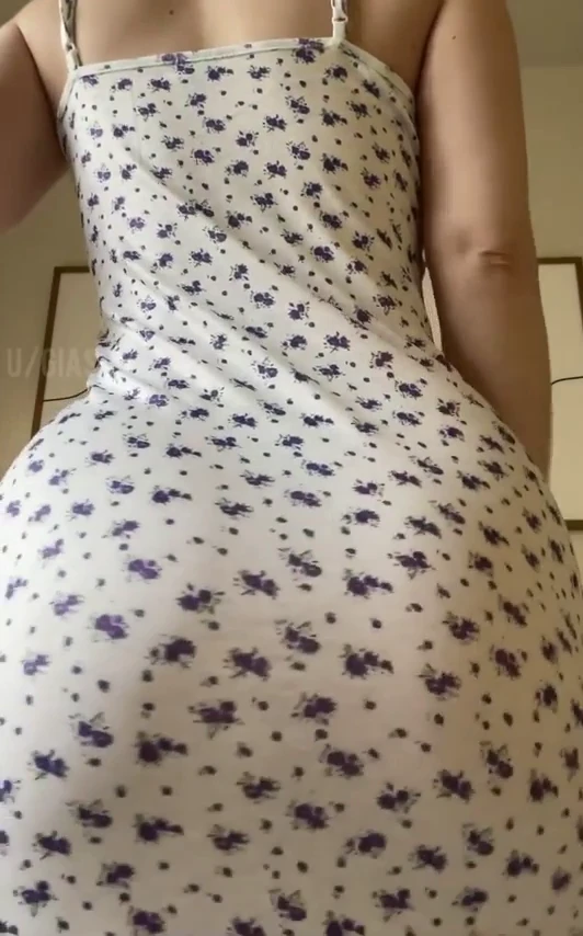 Should I wear this dress with no thong?