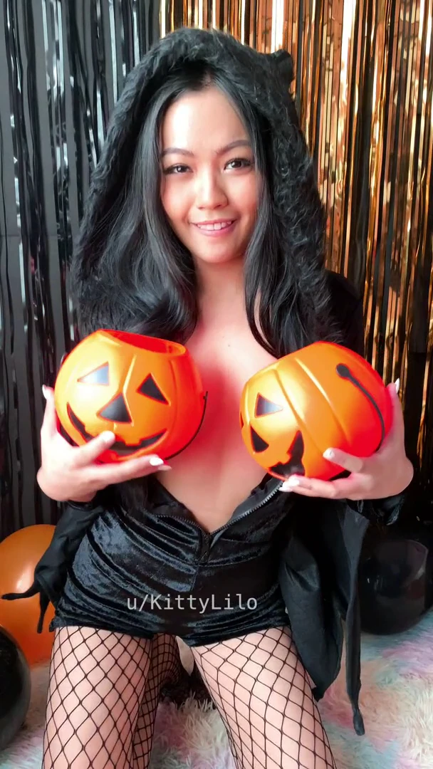 Do you wanna taste my cute little Asian pumpkins? 🎃