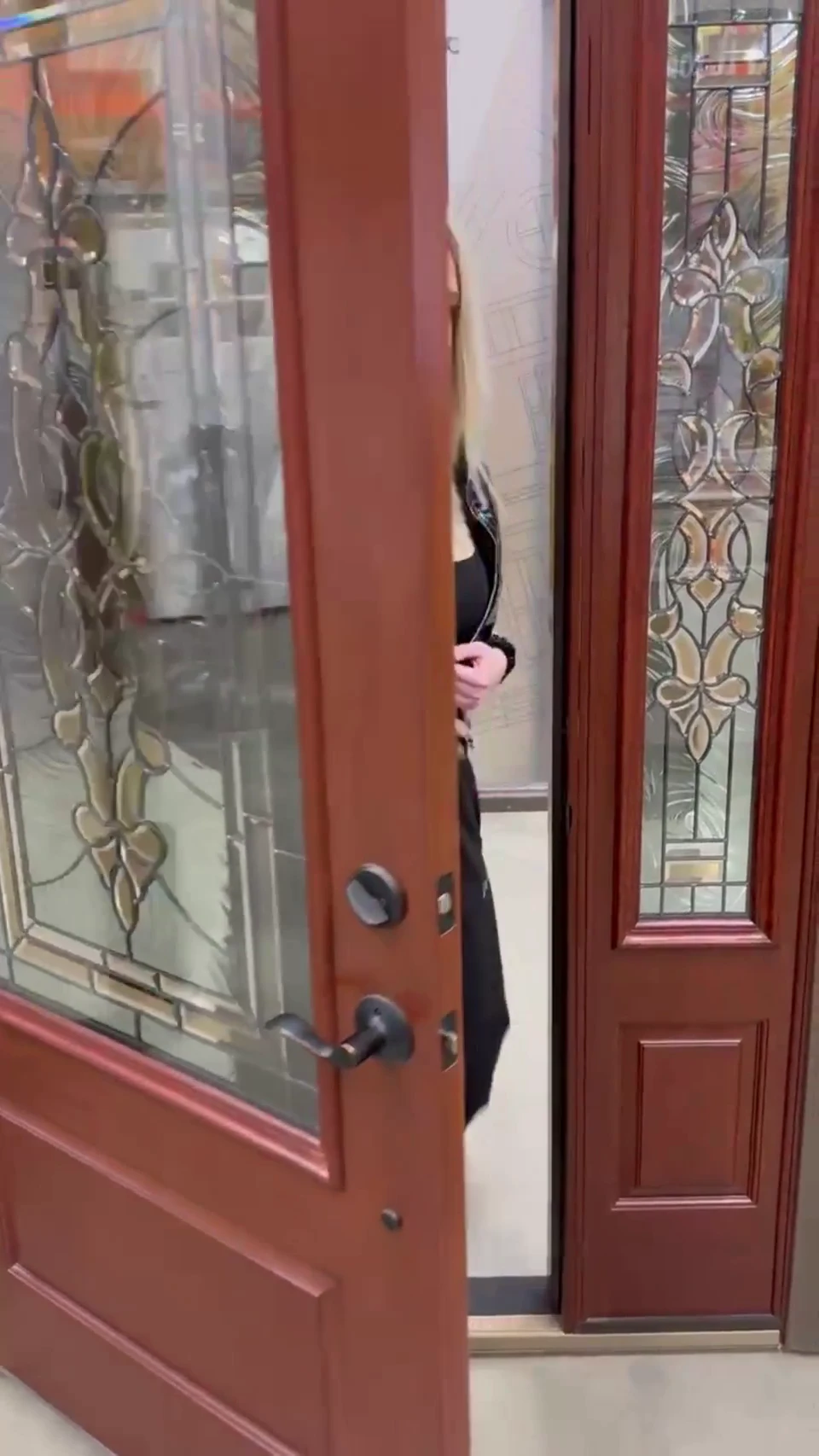 How I wanna greet my neighbors 😝 [F]