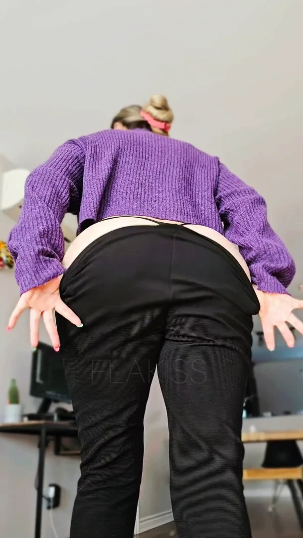 Mommy hide this big ass for you to get harder when surprised