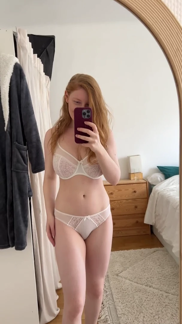 Just showing off my outfit, nothing to see here 😇 [gif]