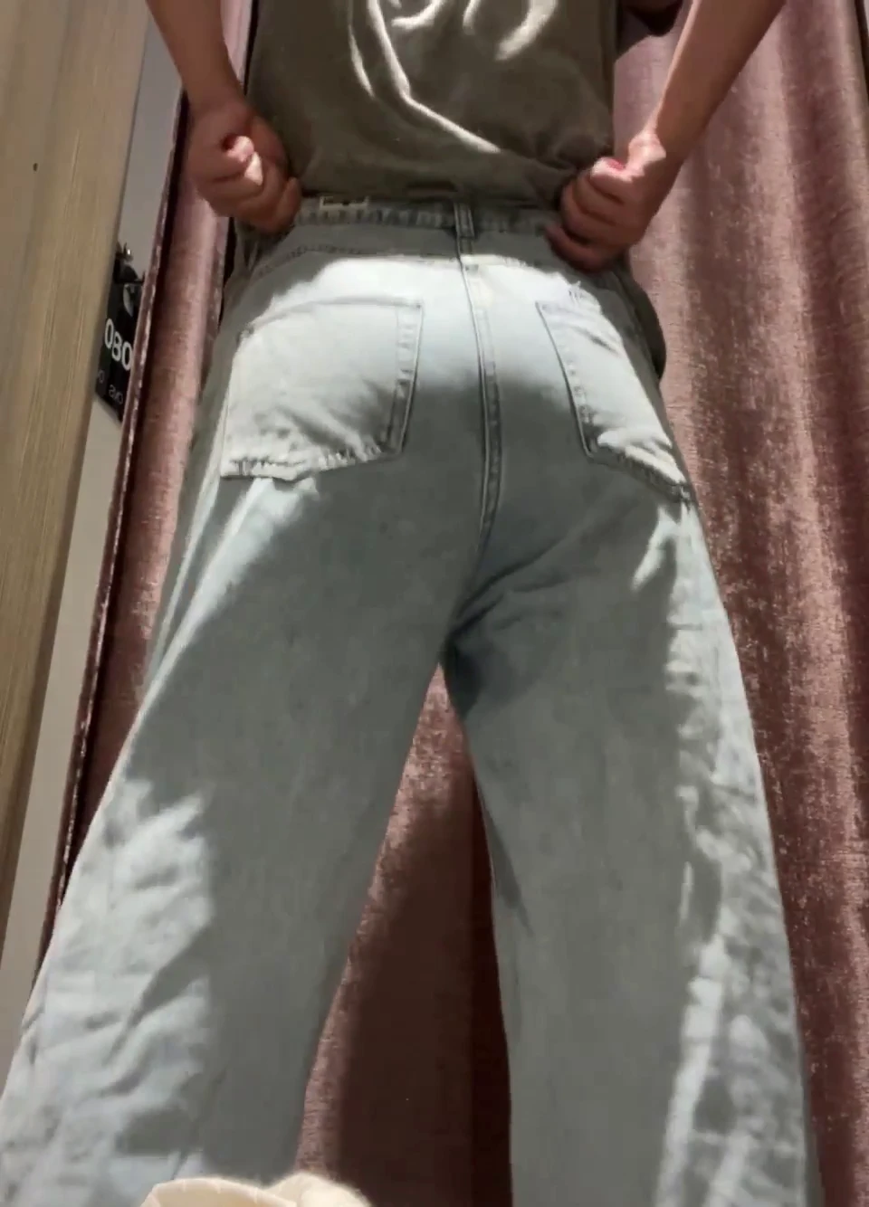 Bubble butt girls struggle, my jeans just can't fit!😠